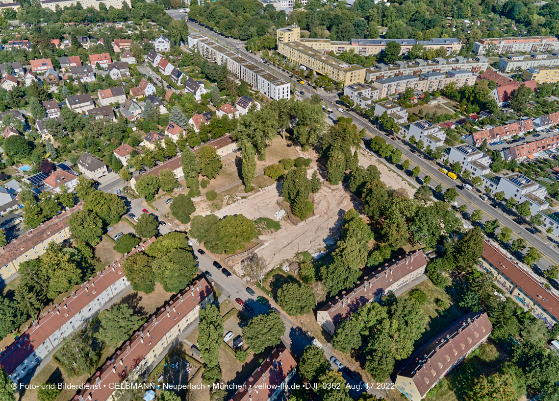 17.08.2022 - Luftbilder von der Baustelle Maikäfersiedlung in Berg am Laim